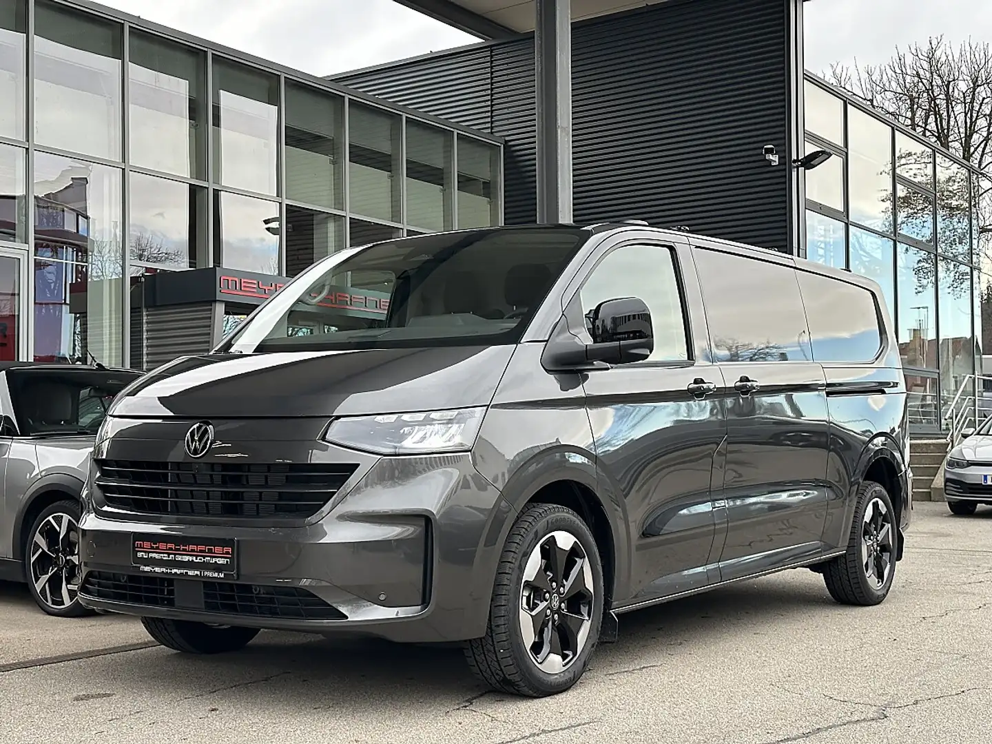 Volkswagen T7 Transporter T7 Kastenwagen LR 2,0 TDI Edition AT 4MOTION Grau - 2