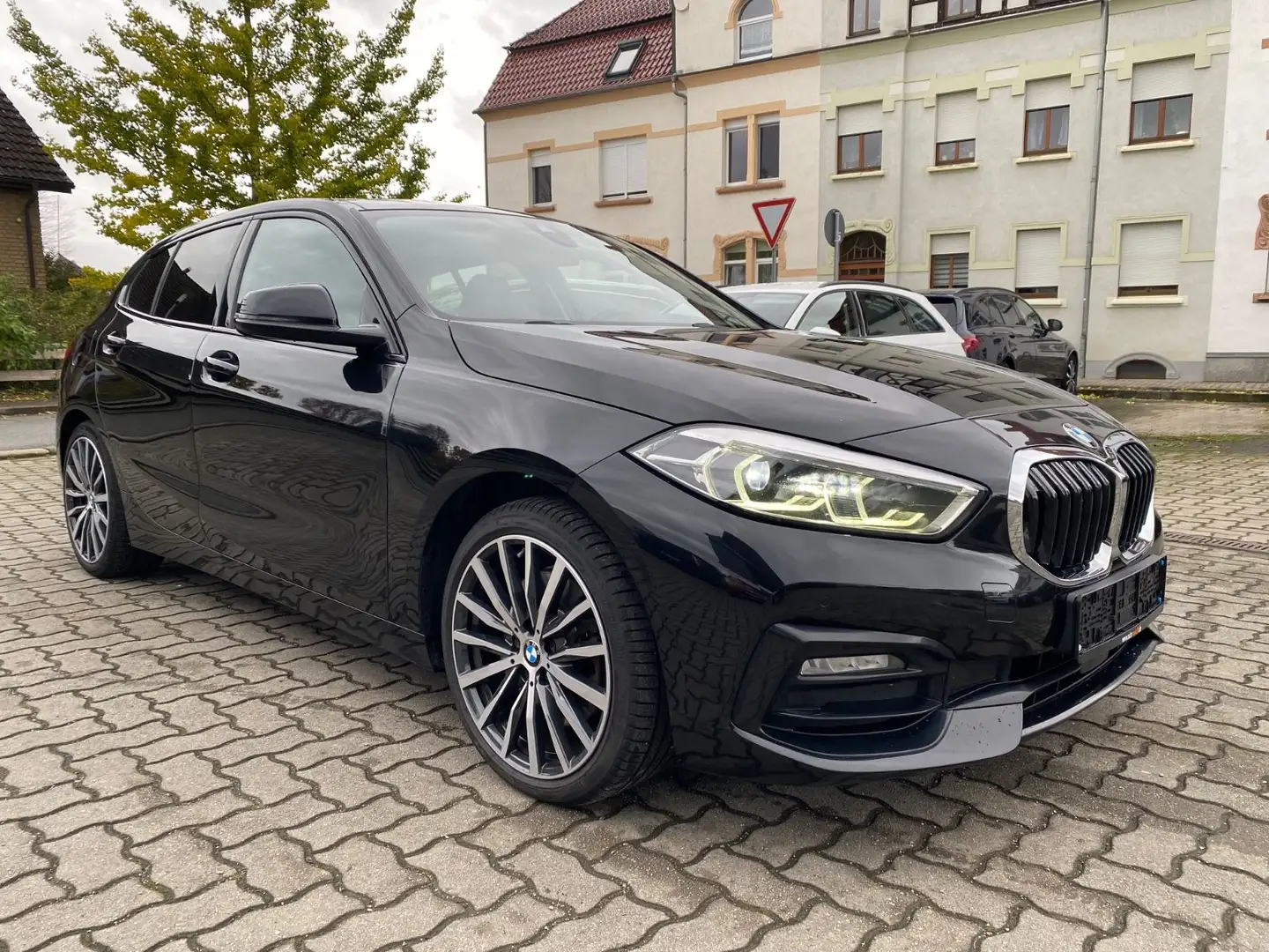BMW 120 d xDrive Sport Line M-Fahrwerk Noir - 2
