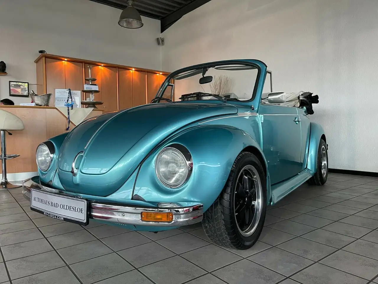 Volkswagen Käfer Cabrio in Grün gebraucht in Bad Oldesloe für € 39.888,-