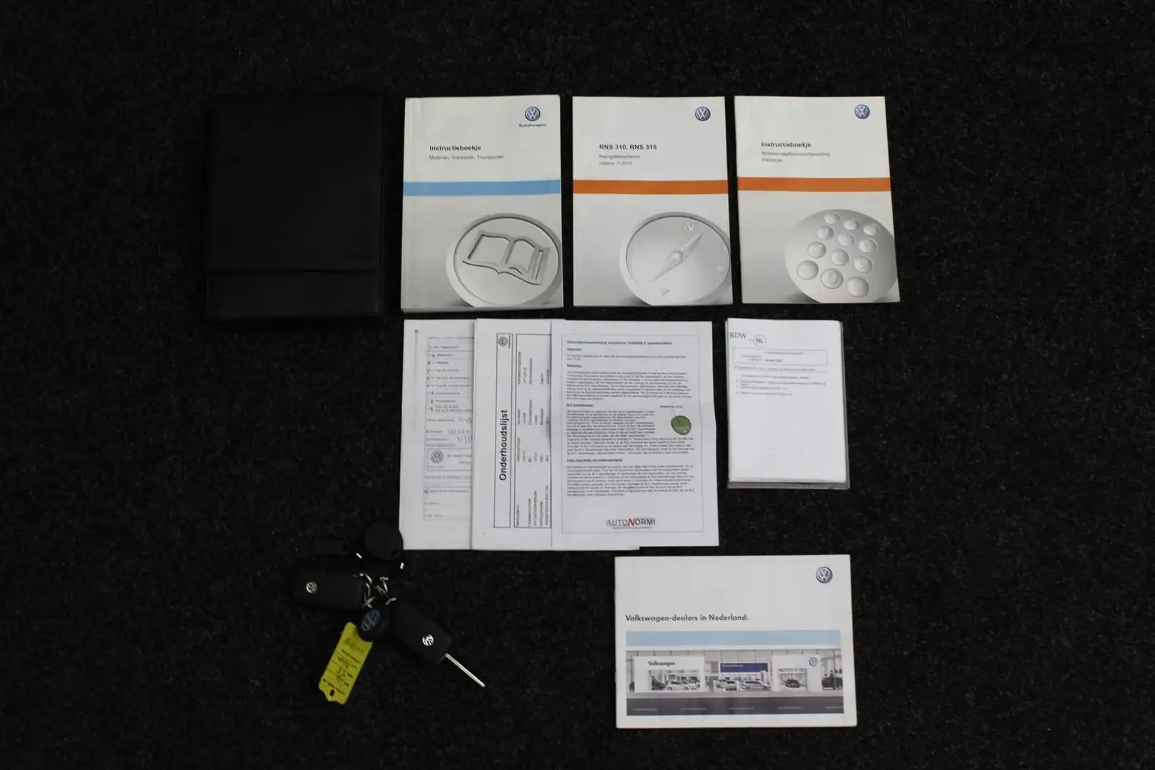 Volkswagen T5 Transporter 2.0 TDI L1H1 Comfortline 2011 NAP | DSG | Camera | Silver - 2