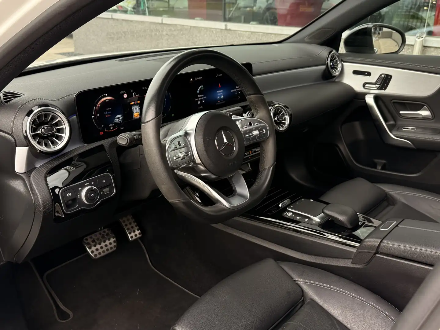Mercedes-Benz A 250 e AMG Line | Nightpakket | Pano | Leder | El. stoe Wit - 2