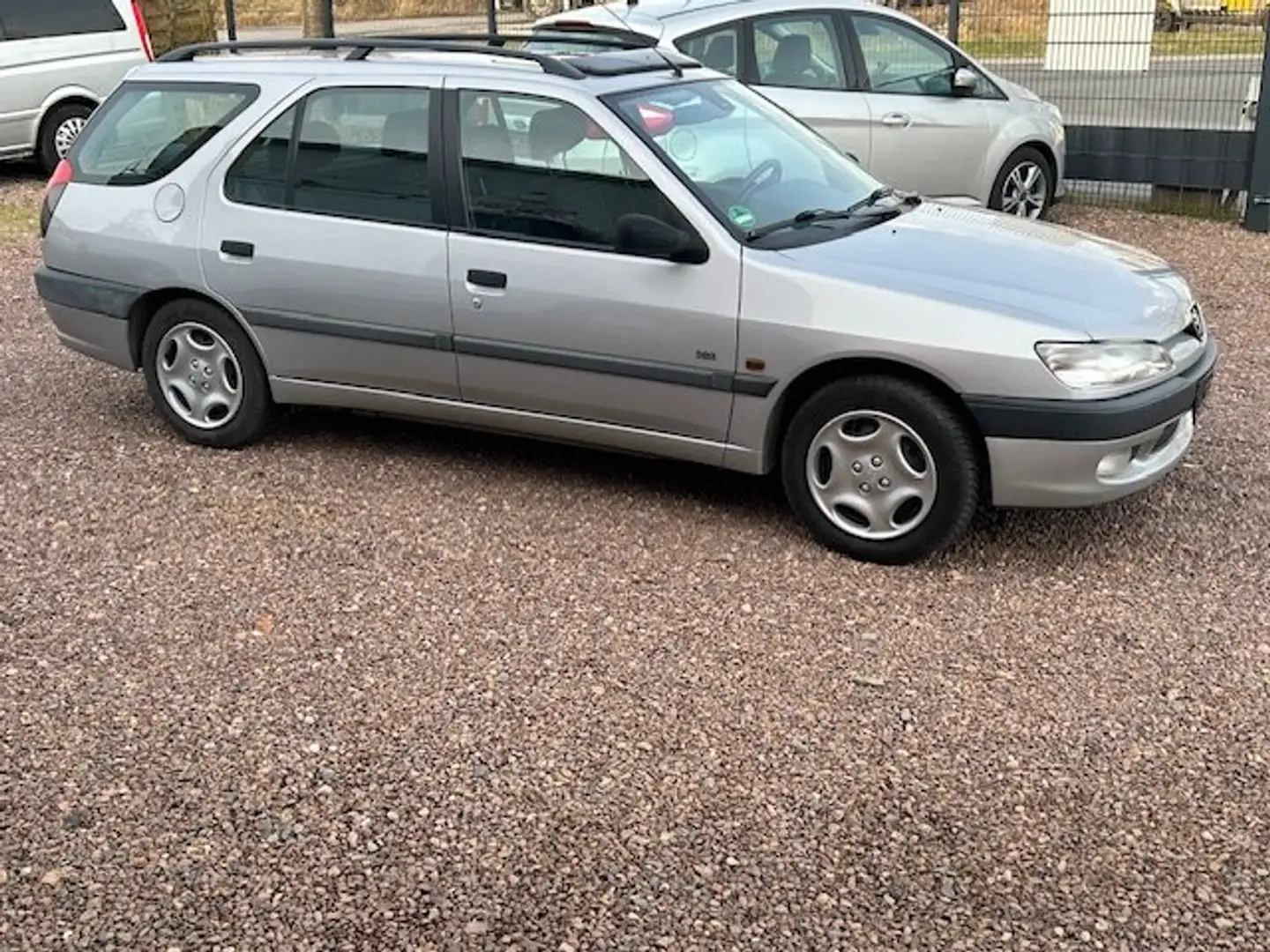Peugeot 306 Break XR 1.8 Automatik Kombi AUTOMATIK Серебристый - 1