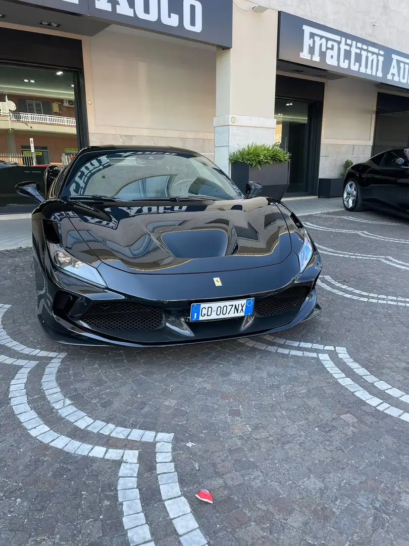 Ferrari F8 Tributo Coupe 3.9 Schwarz - 2