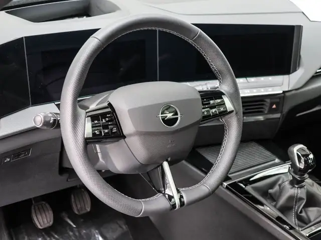 Opel Astra view 8