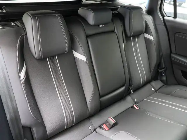 Opel Astra view 4