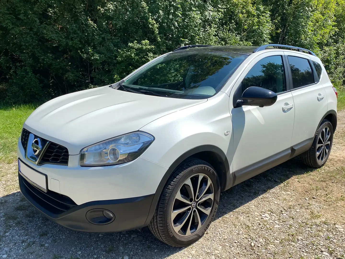 Nissan Qashqai Gepflegt, Navi, 360°-Kamera, FSE Bílá - 1