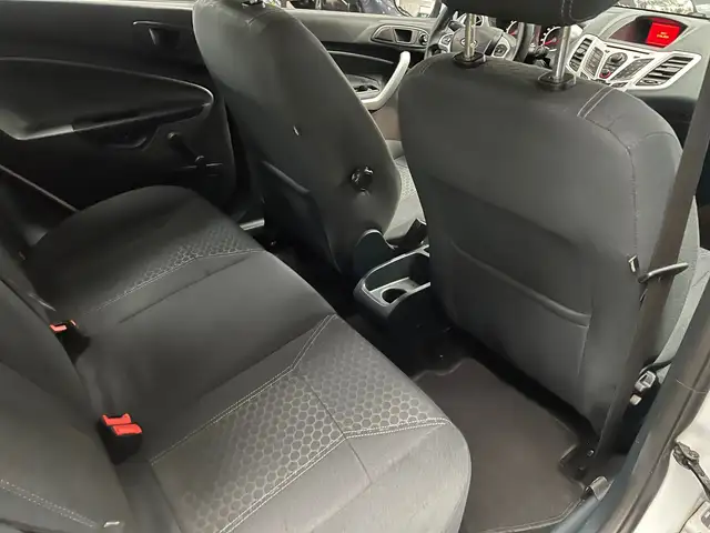 Ford Fiesta view 29