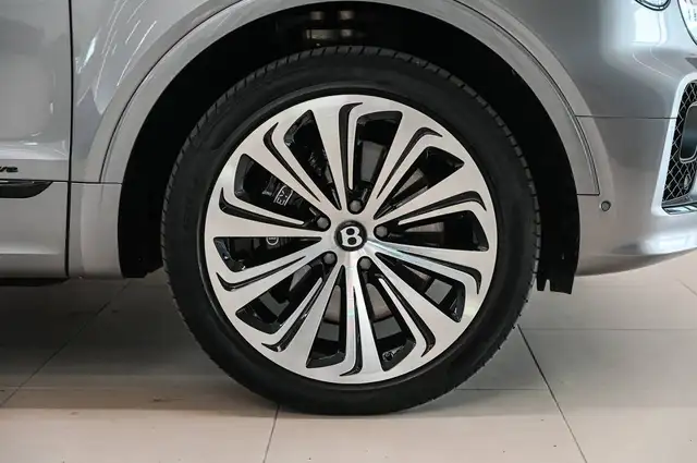 Bentley Bentayga view 4