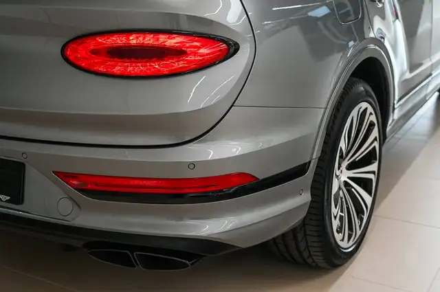 Bentley Bentayga view 7