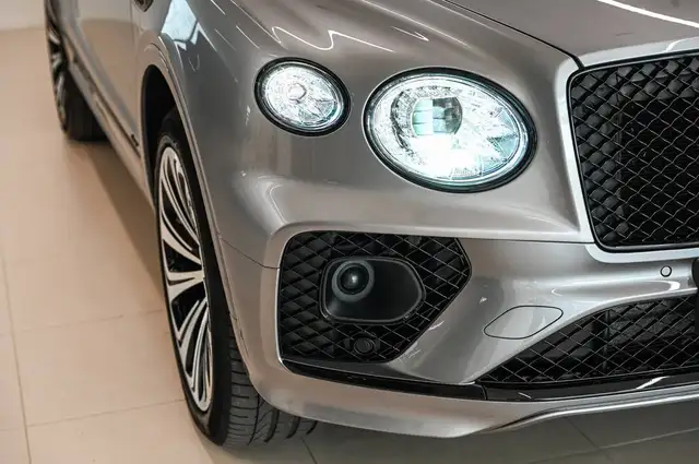 Bentley Bentayga view 8