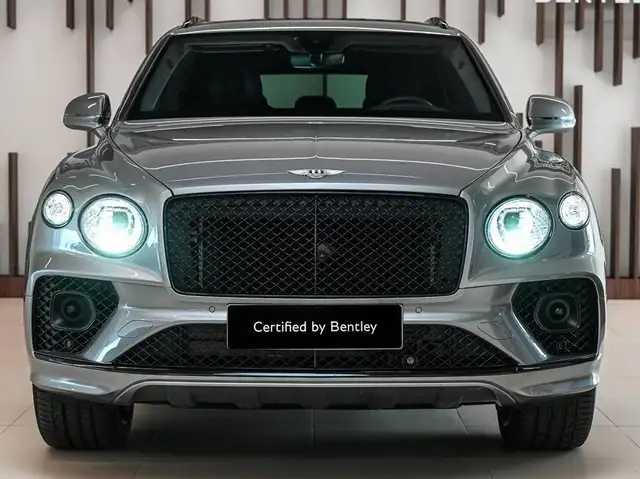 Bentley Bentayga view 5