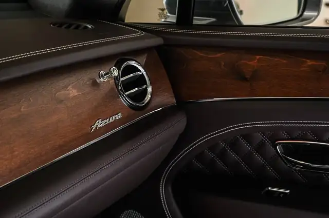 Bentley Bentayga view 14