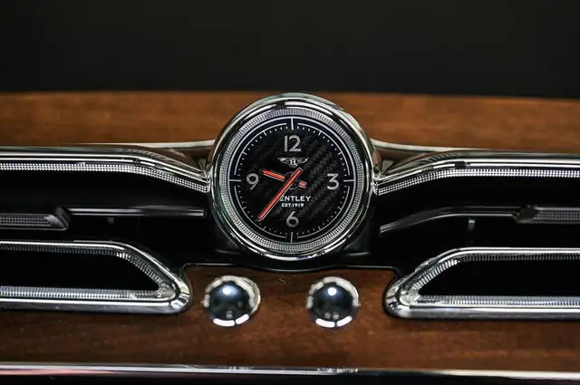 Bentley Bentayga view 13