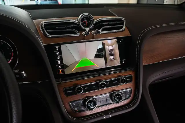 Bentley Bentayga view 15