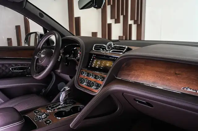 Bentley Bentayga view 11