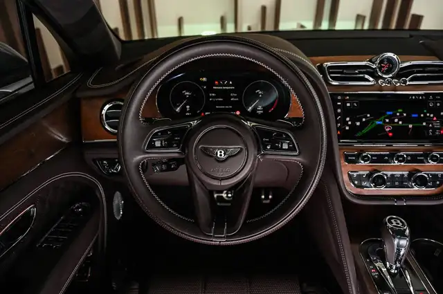 Bentley Bentayga view 10