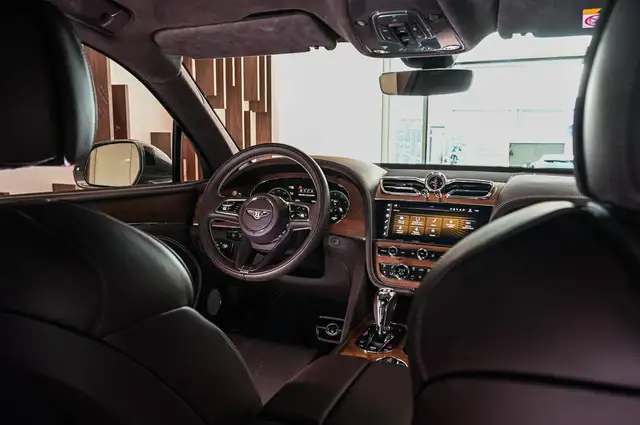 Bentley Bentayga view 12