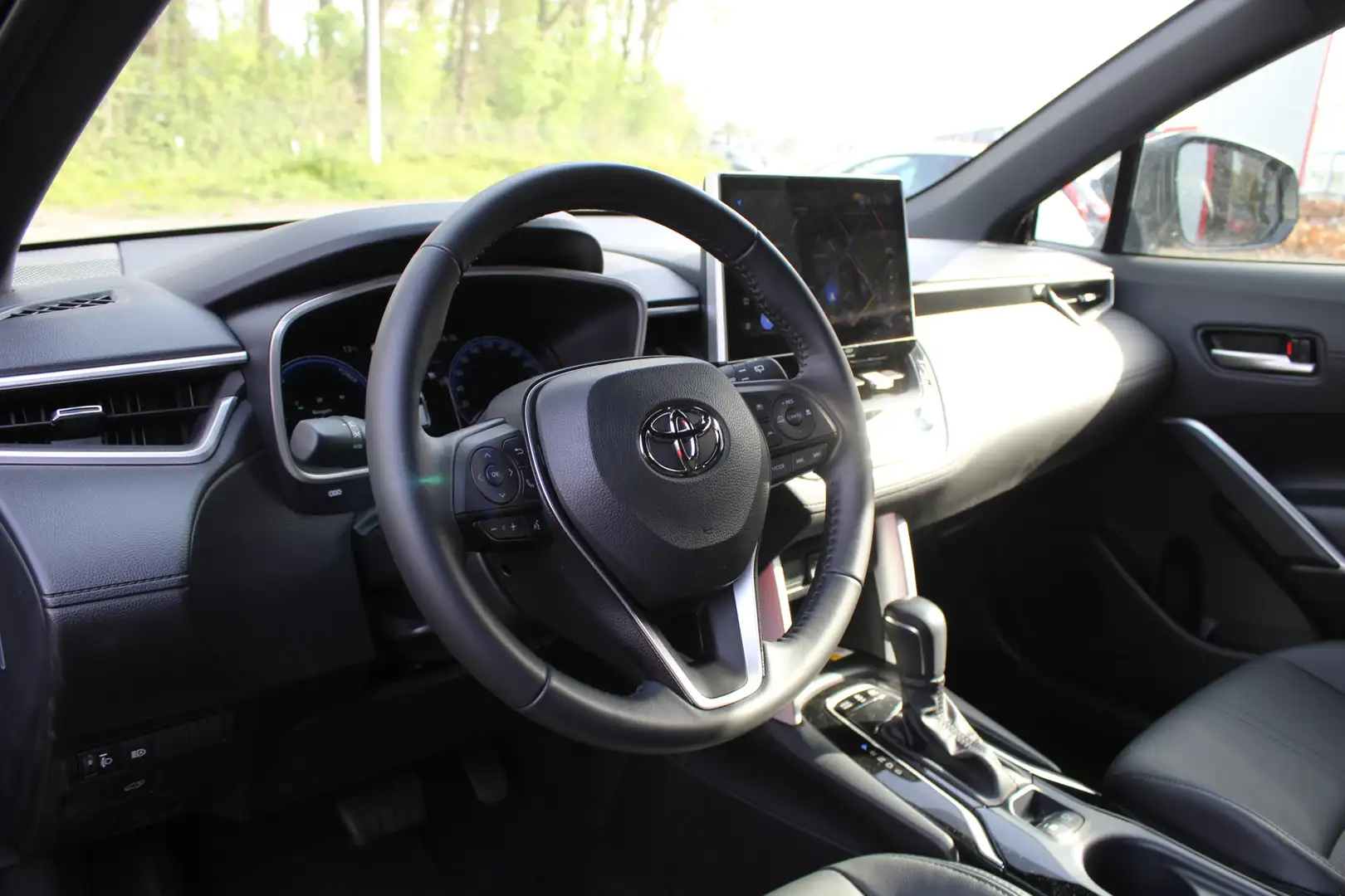 Toyota Corolla Cross 2.0 High Power Hybrid First Edition | Rijklaar | S Zwart - 2