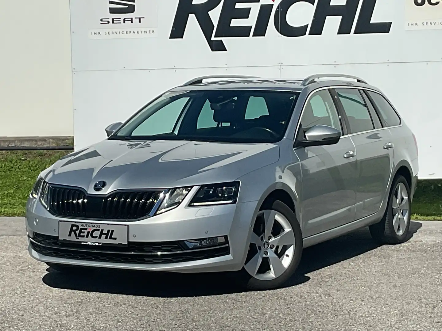 Skoda Octavia Combi 1,6 TDI Style - ACC - AHK - Blind-Spot - 17" Silber - 2