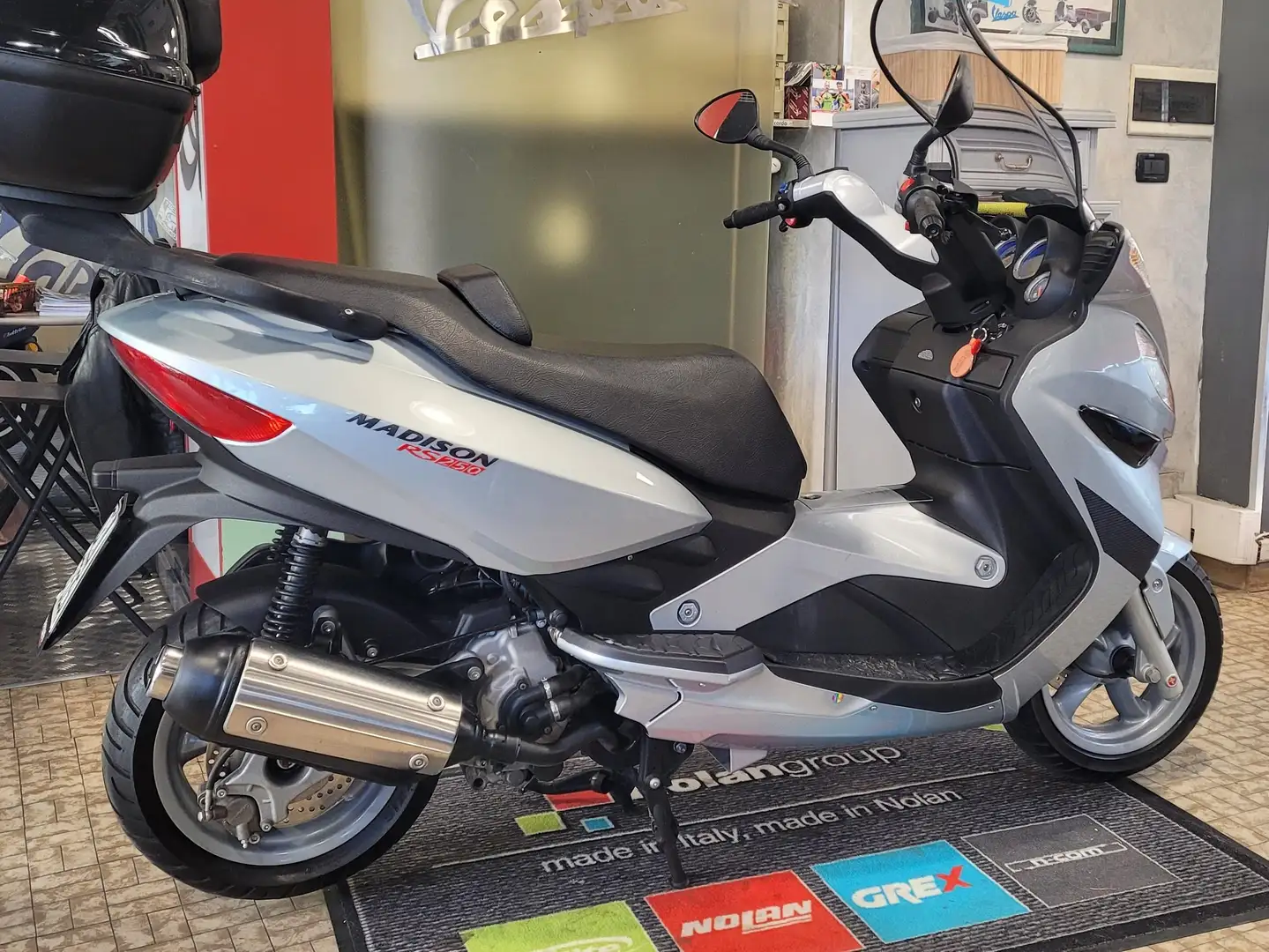 Malaguti Madison 250 RS Grigio - 1