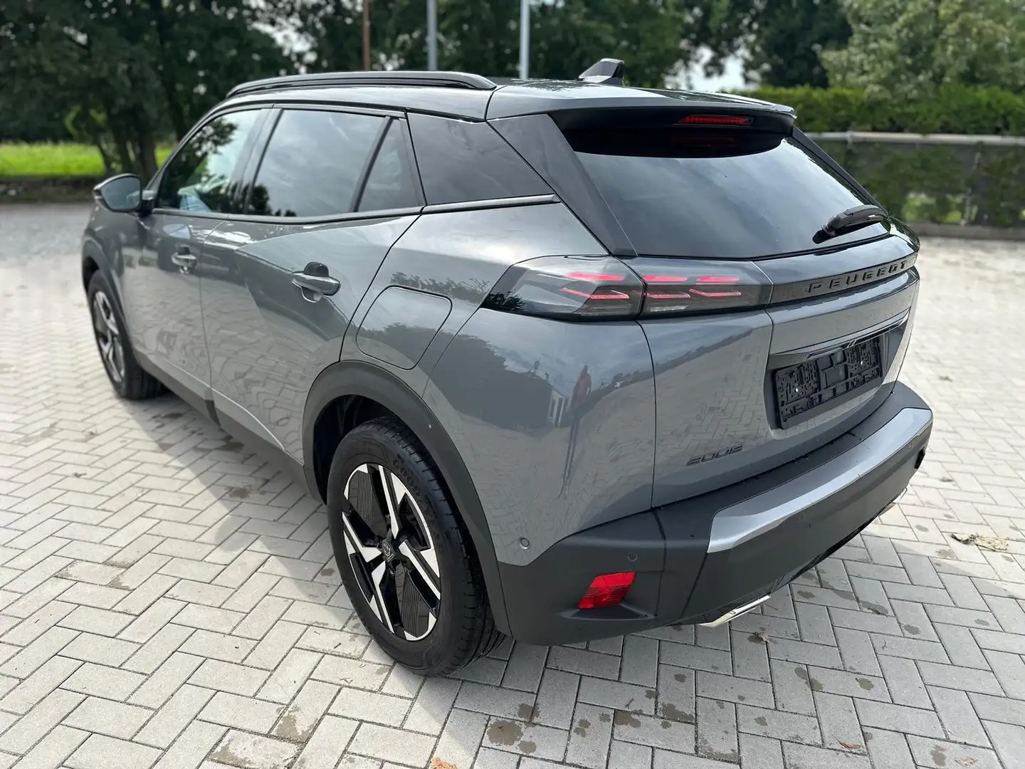 Peugeot 2008 PureTech Allure ACC*360° Kamera*SHZ Grau - 2