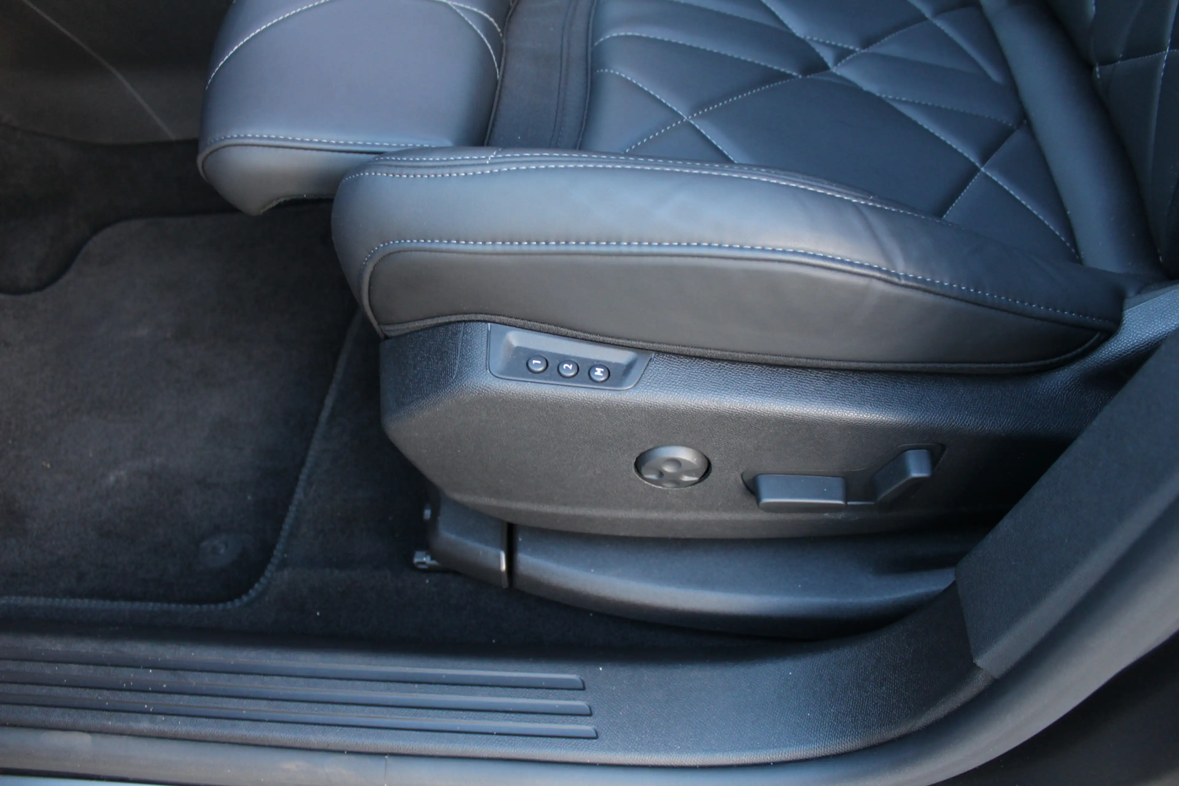 DS Automobiles DS 7 1.6 PHEV 300 4x4 Pallas Schuifdak-Focal Hifi-Pack — photo 15