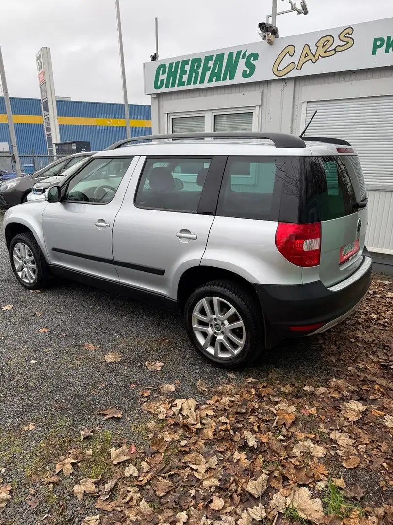 Skoda Yeti Ambition Plus Edition+SITZHEIZUNG+PDC+MOD11 Plateado - 2