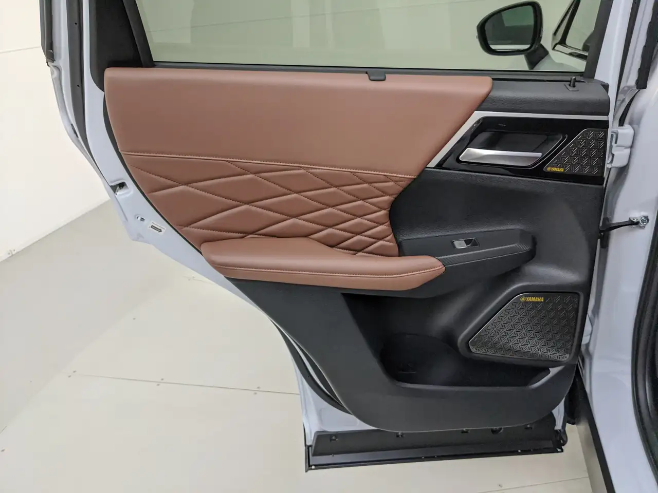 Mitsubishi Outlander снимка Mitsubishi Outlander