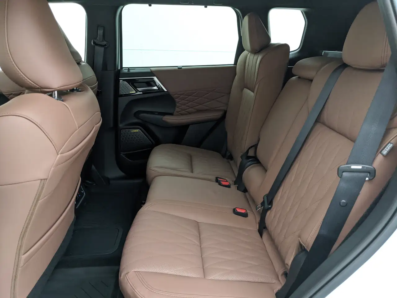 Mitsubishi Outlander снимка Mitsubishi Outlander