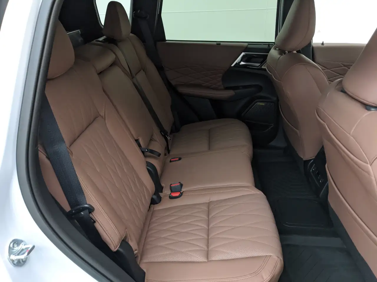 Mitsubishi Outlander снимка Mitsubishi Outlander