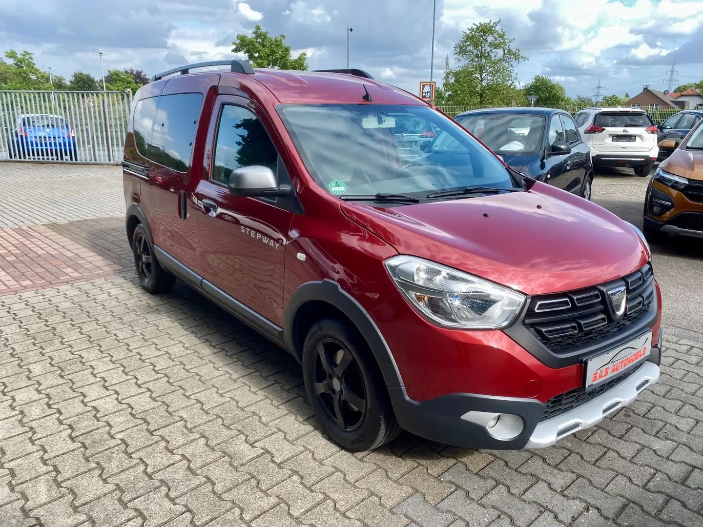 Dacia Dokker Stepway Plus / Scheckheftgepflegt/LPG GAS Rot - 1