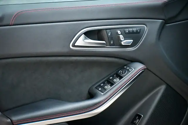 Mercedes-Benz Cla view 8