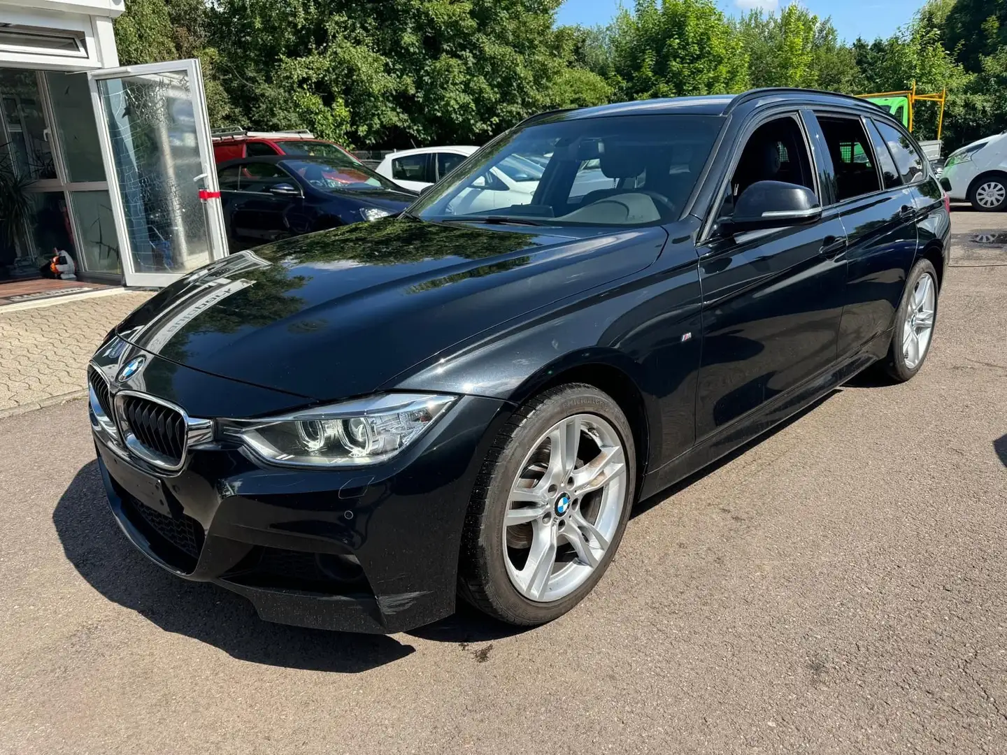 BMW 320 d xDrive M Paket Navi+Leder+Bi-Xenon Schwarz - 1