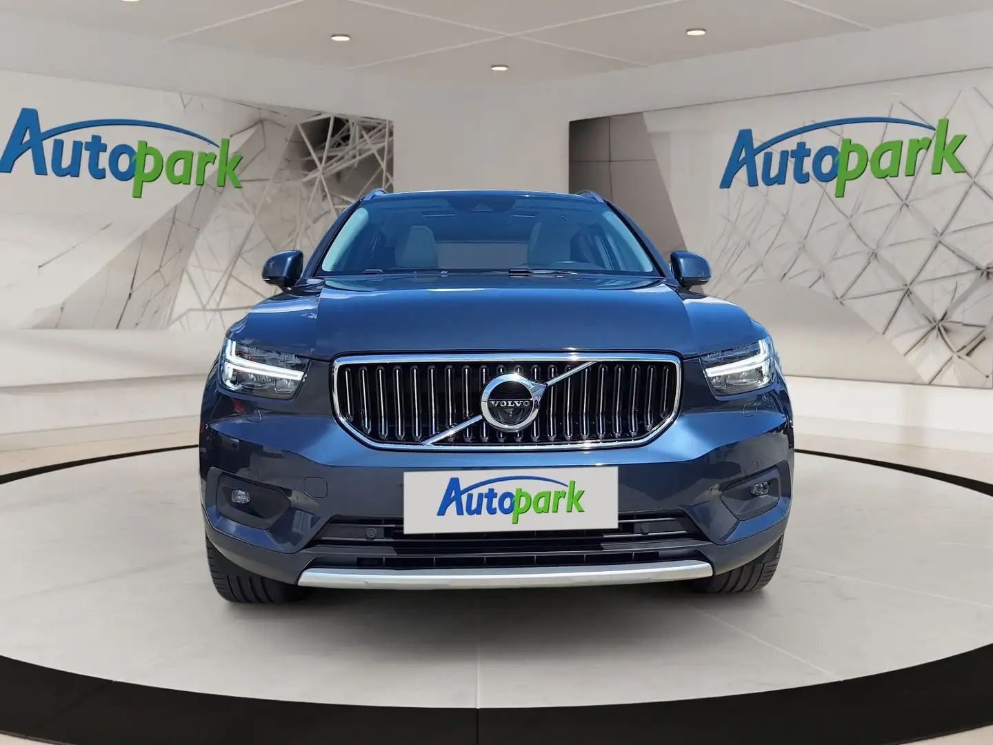 Volvo XC40 Inscription, D4 AWD Blau - 2