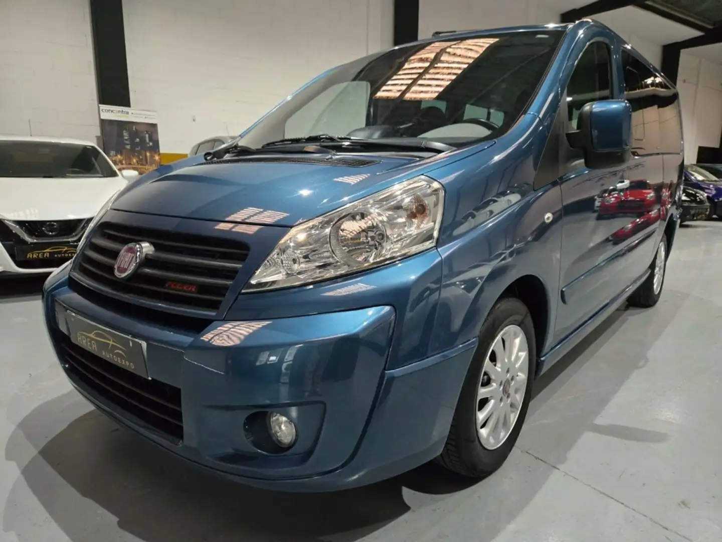 Fiat Scudo Panorama 10 Family L 2.0Mjt 136 Bleu - 1
