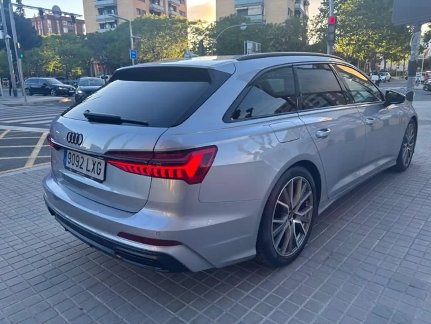Audi A6 Avant 40 TDI Black line S tronic Plateado - 2