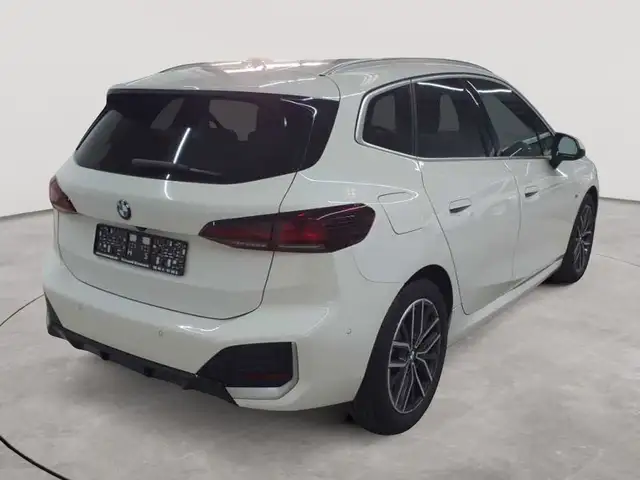 BMW 2 Series view 4