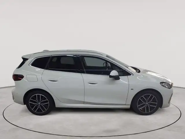 BMW 2 Series view 3