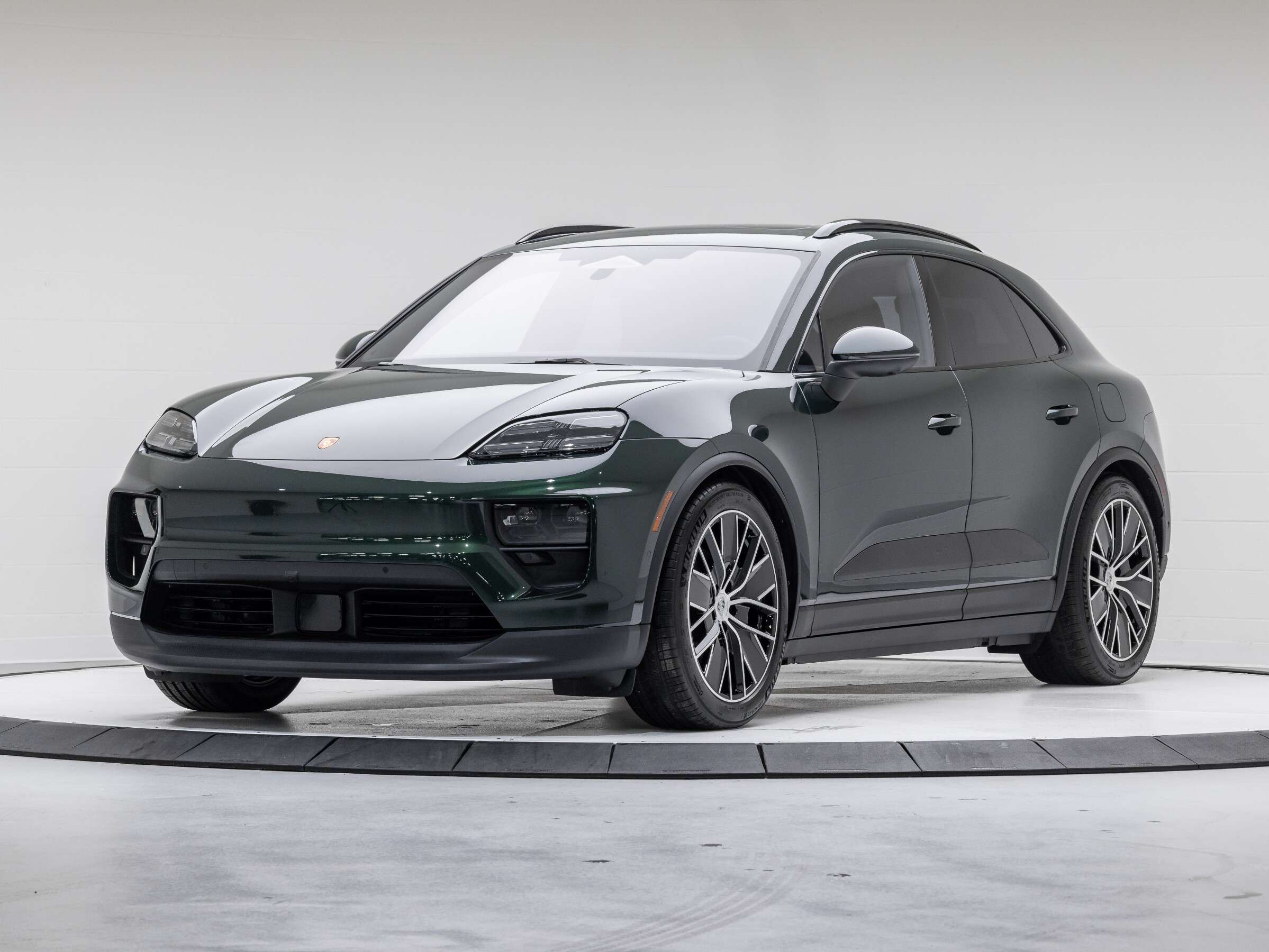 2024 Porsche Macan 4 | 21 Macan Design wheels | Sport Chrono Package