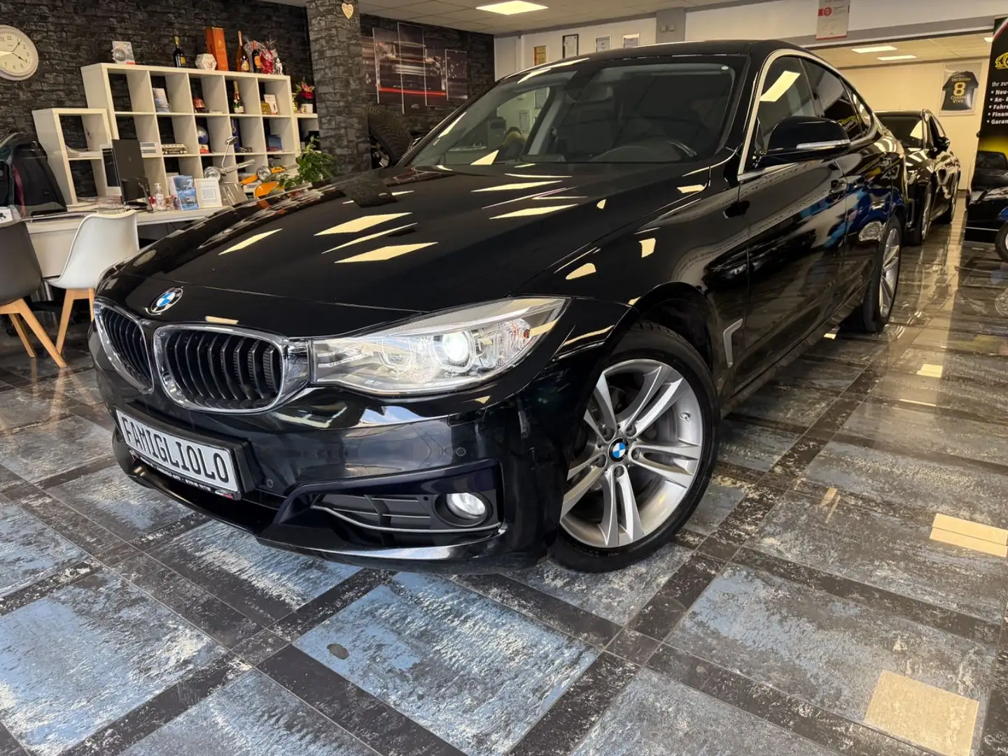 BMW 318 *Navi*Xenon*LED*Aluräder*Spoiler Schwarz - 1