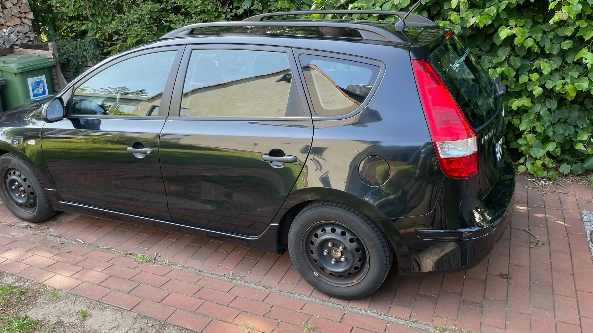Hyundai i30 i30cw 1.4 Edition Plus (Kombi) Schwarz - 1