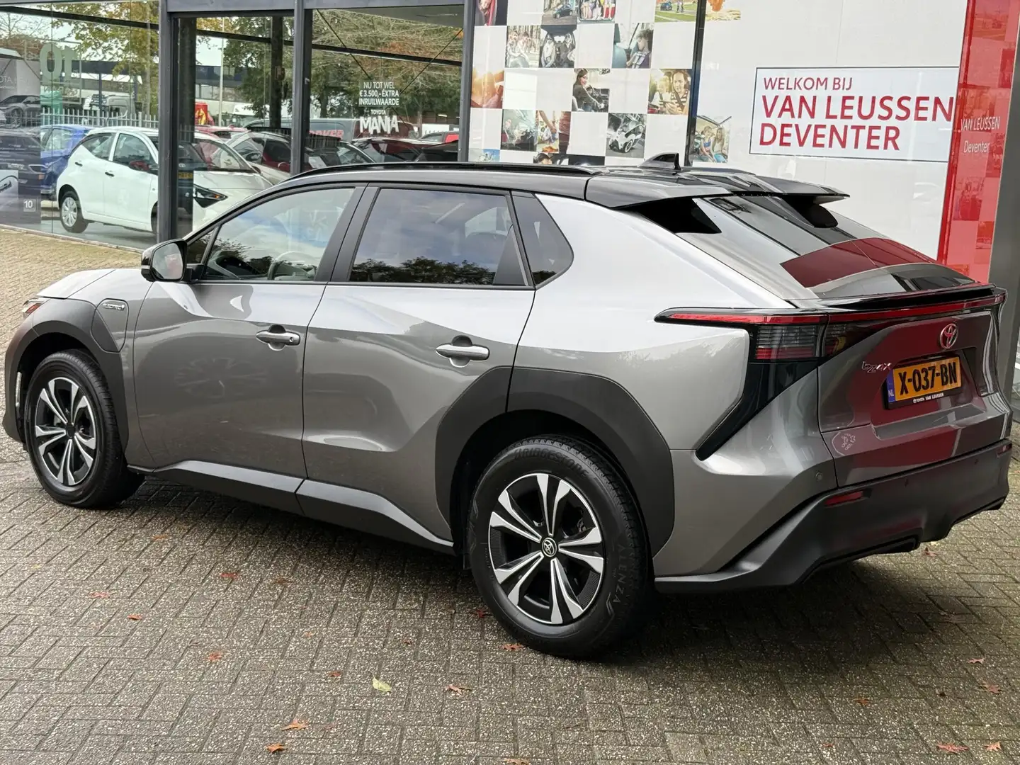 Toyota bZ4X Business Plus 71 kWh NL-AUTO APPLE/ANDROID CARPLAY Grijs - 2