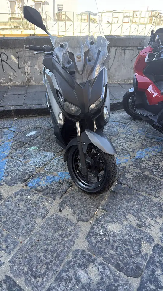 Yamaha X-Max 250