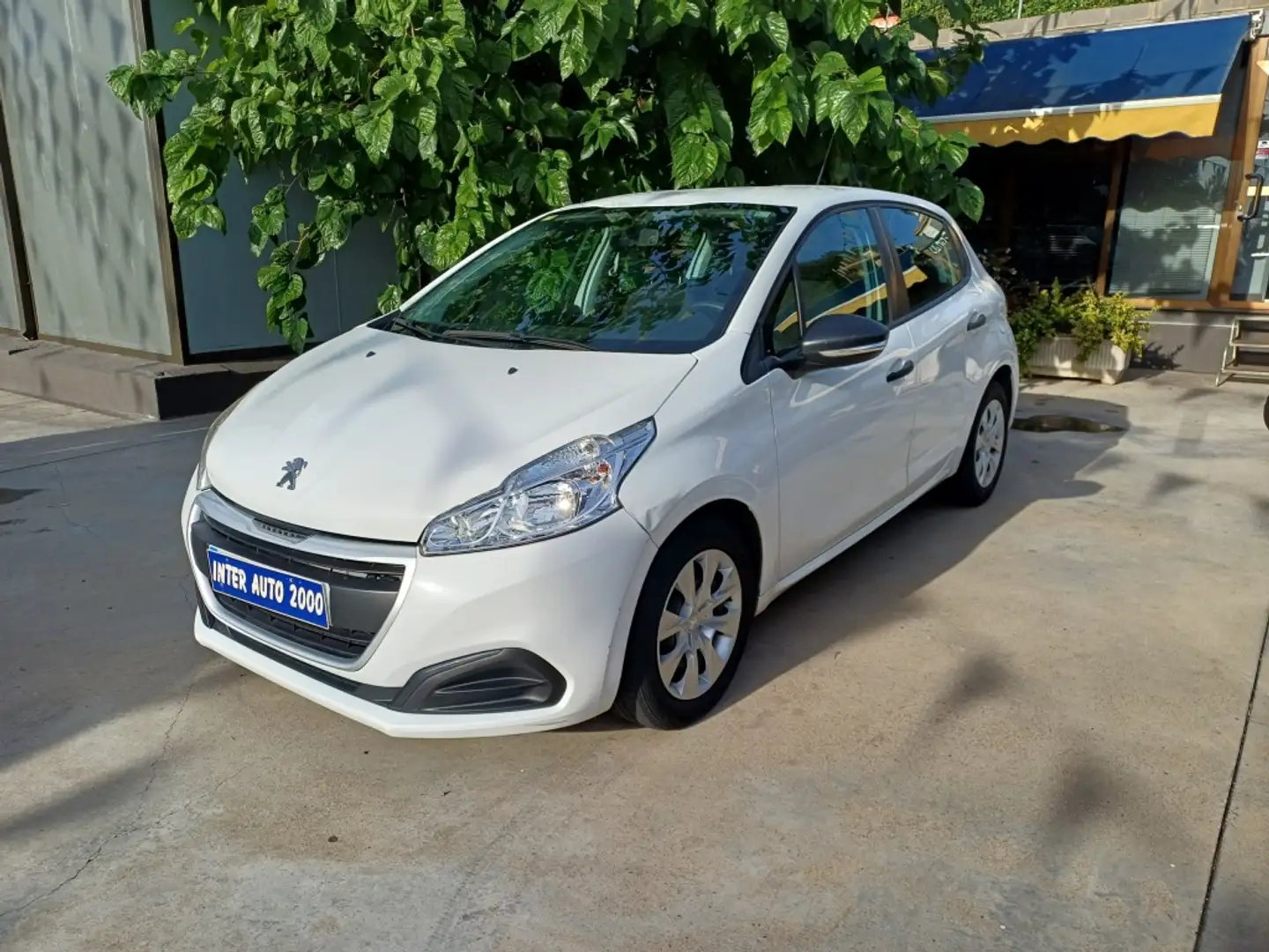 Peugeot 208 1.6BlueHDi Access 75 Weiß - 1