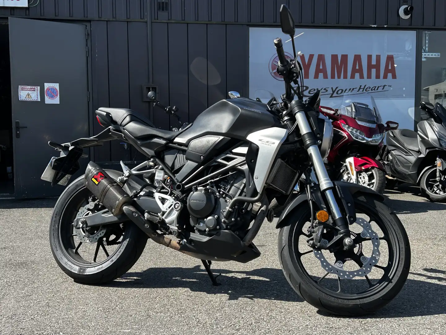 Honda CBR 300 R Grau - 1