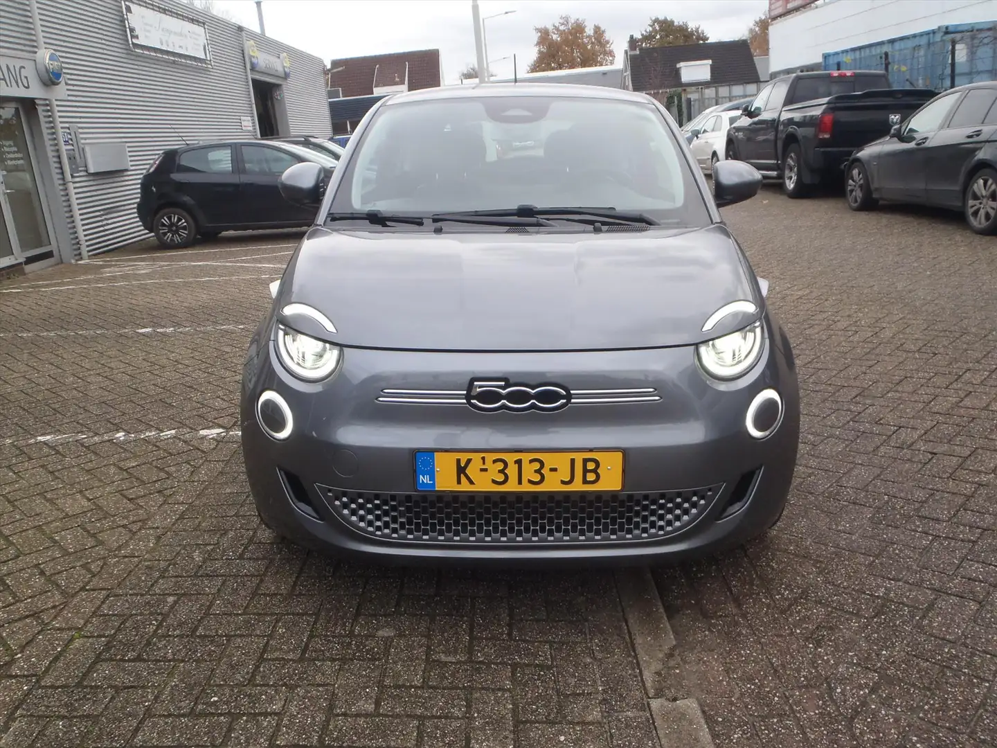 Fiat 500 42kWh 118pk Aut Icon NAV PDC Grijs - 2