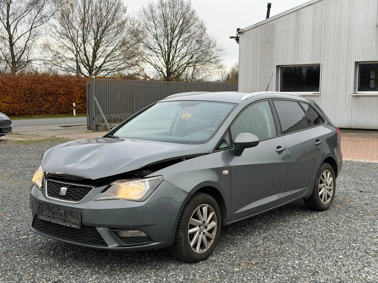 SEAT Ibiza Style Grau - 1