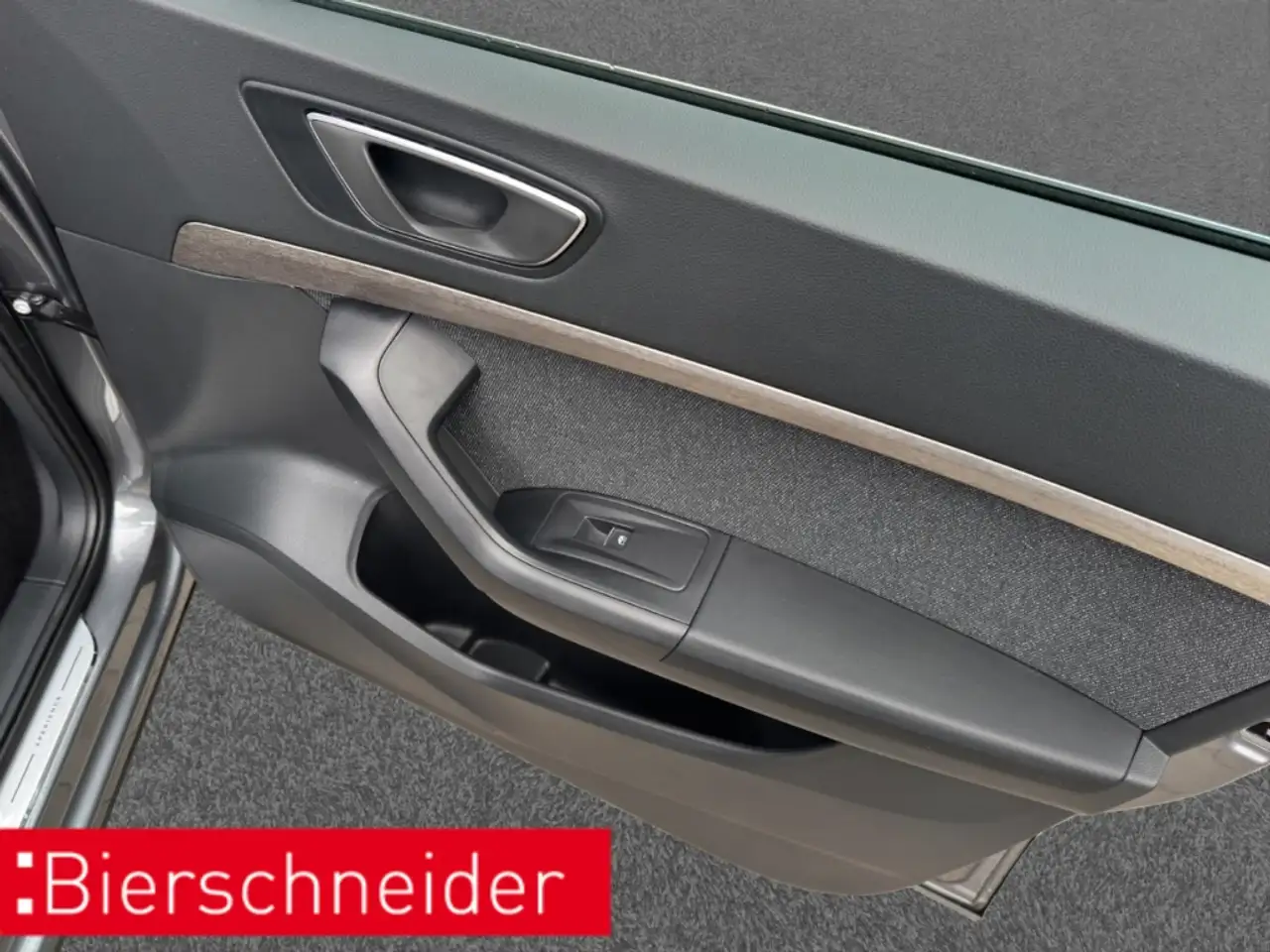 SEAT Ateca 1.5 TSI DSG Xperience NAVI REAR VIEW SHZ 30