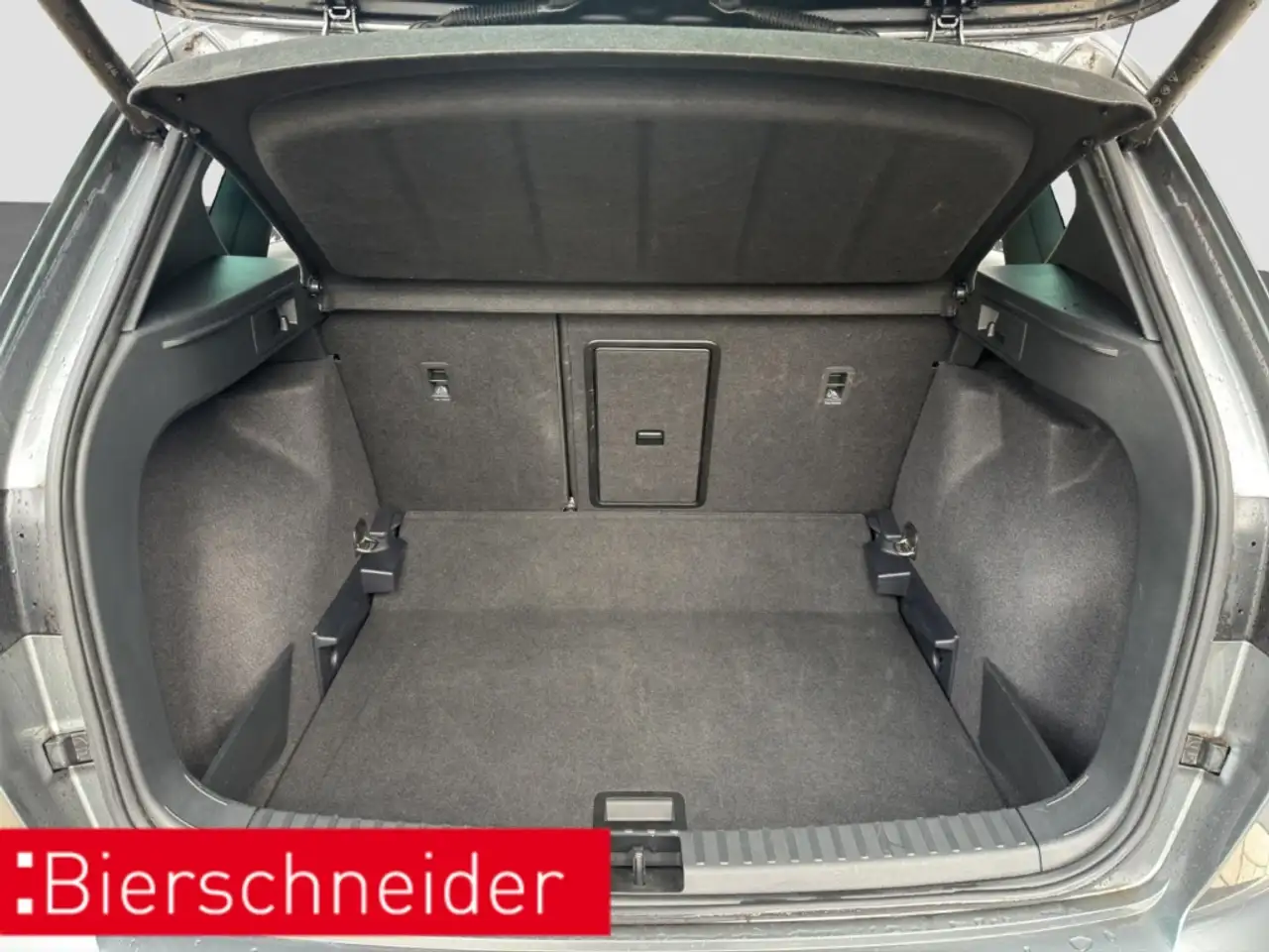 SEAT Ateca 1.5 TSI DSG Xperience NAVI REAR VIEW SHZ 26