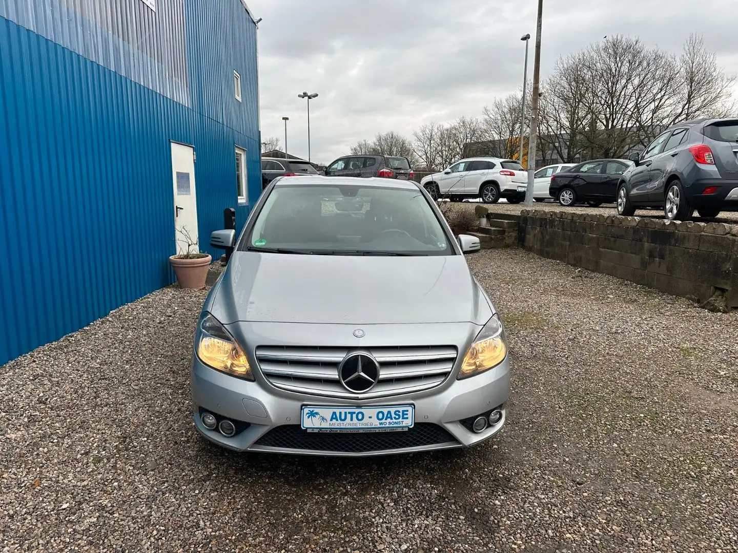 Mercedes-Benz B 180 **Sports Tourer**Automatik**AHK**Temp** Silber - 2